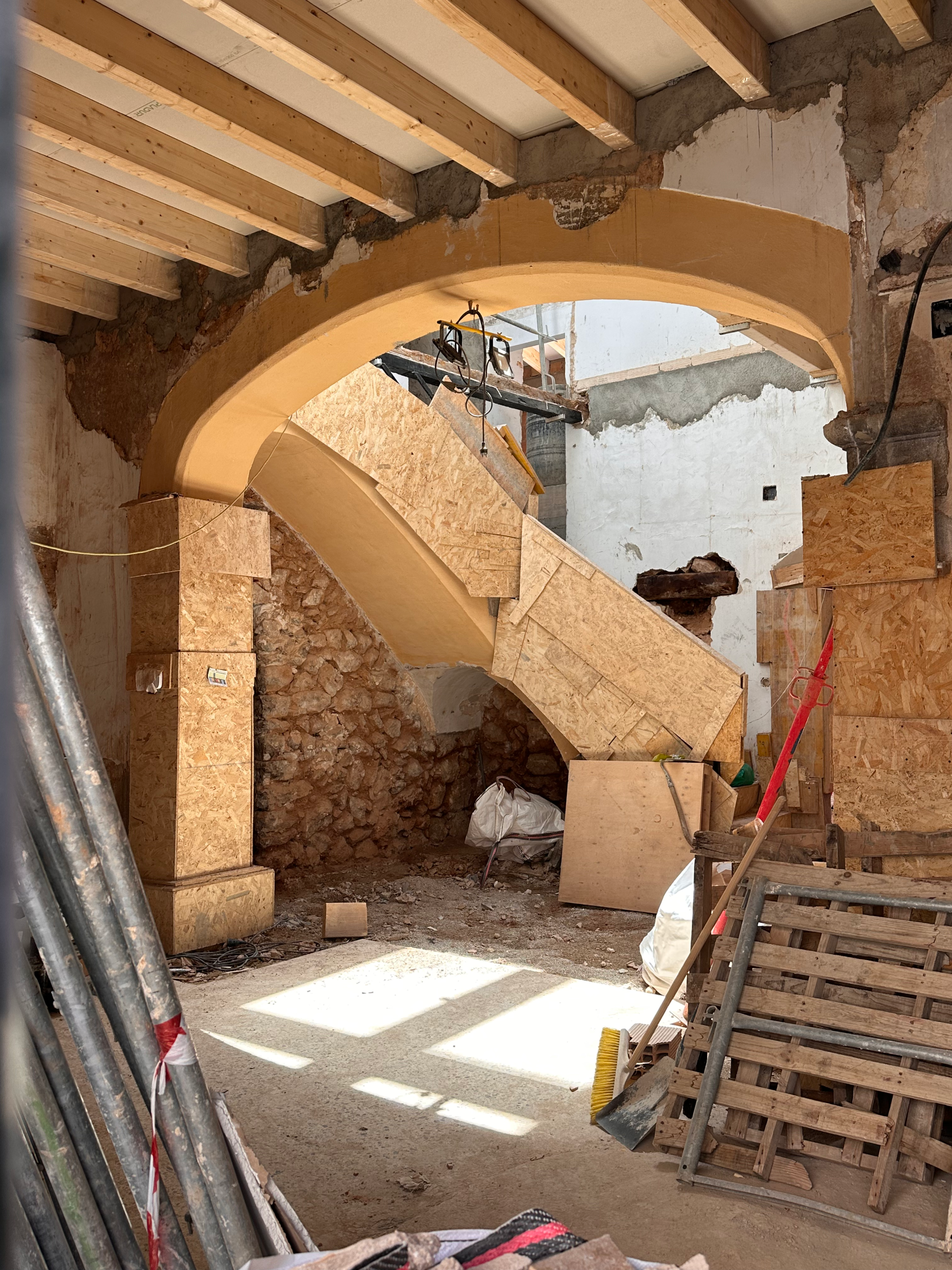 Alaró, escala en obra